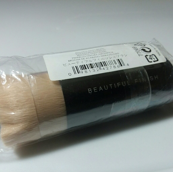 Bareminerals Beautiful Finish Foundation Brush - Picture 3 of 4